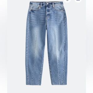 SNEAK PEEK
Hi Rise Barrel Jean